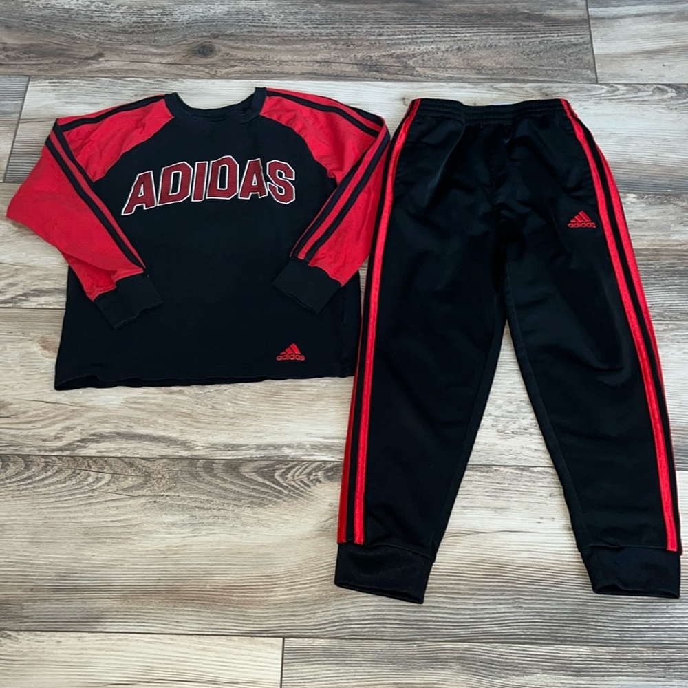Boys Adidas 2 piece Tshirt with joggers UEC
